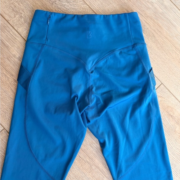 BuffBunny Vibrant Blue Leggings- designed for running - Picture 10 of 12